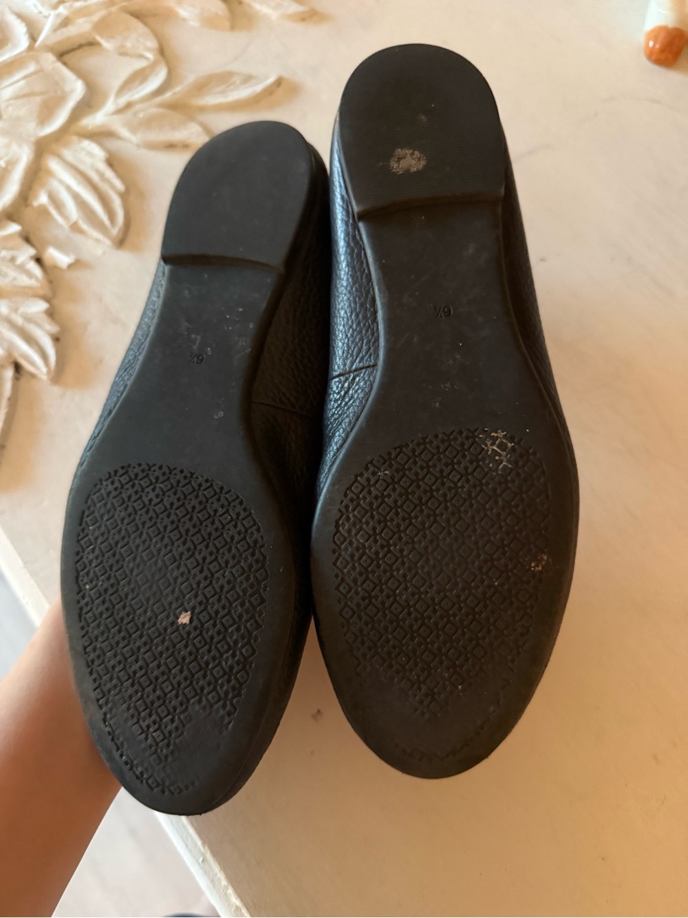 Tory Burch Black Leather Logo Round-Toe Ballet Flats - Picture 2 of 3